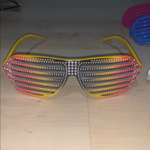 9 glasses - Picture 2 of 4